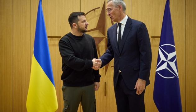 Зеленський і Столтенберг обговорили постачання зброї та співпрацю України з НАТО