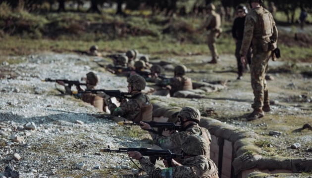 У Британії українські піхотинці вчилися оборонятися від атак ворога