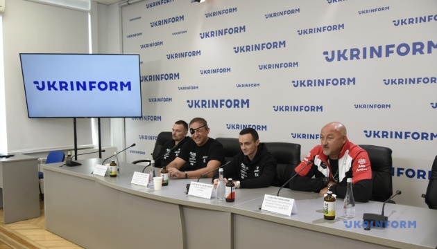 Участь українських військових у ралі ParaBaja: презентація екіпажу об'єднаної команди