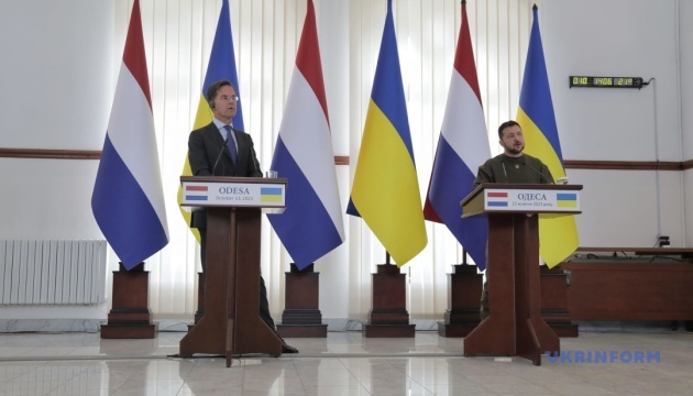 ルッテ蘭首相、ウクライナ南部オデーサを訪問　防空システムミサイルの供与発表