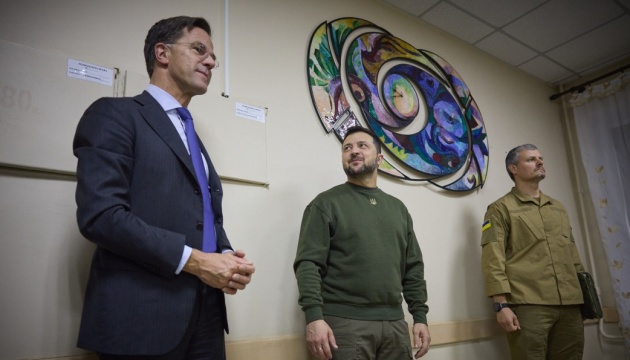 Selenskyj und Rutte besuchen Militärkrankenhaus in Odessa