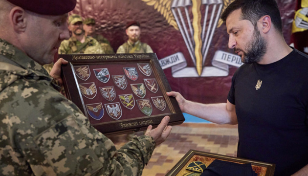 Zelensky notes success of Ukrainian paratroopers