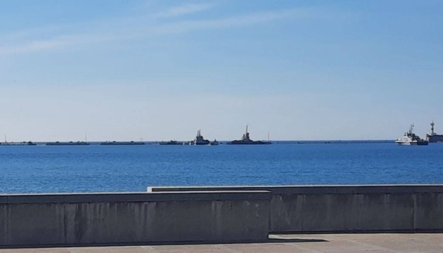 Satellite imagery shows barriers placed by Russia at entrance to Sevastopol harbor