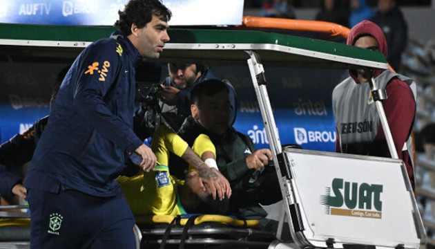 Неймар отримав травму в матчі з Уругваєм