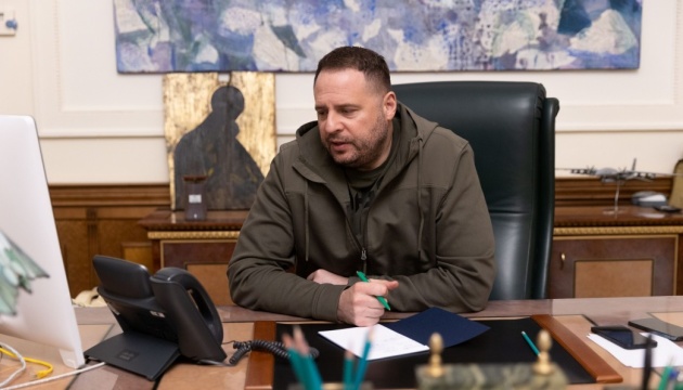 Yermak trata con Metsola la implementación de la Fórmula de la Paz de Ucrania
