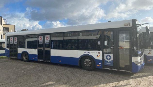 Столиця Латвії передала Чернігову 10 автобусів