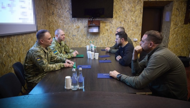 Selenskyj trifft sich mit Grenzsoldaten in Region Cherson
