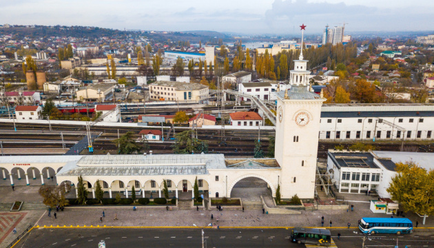 Russian security forces detain Muslims outside Crimea mosque