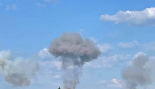 Russians drop 12 guided air bombs at Dnipro’s right bank in Kherson region