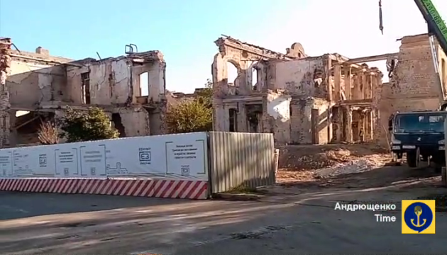 Росіяни знесли в Маріуполі історичну будівлю Маріїнської гімназії