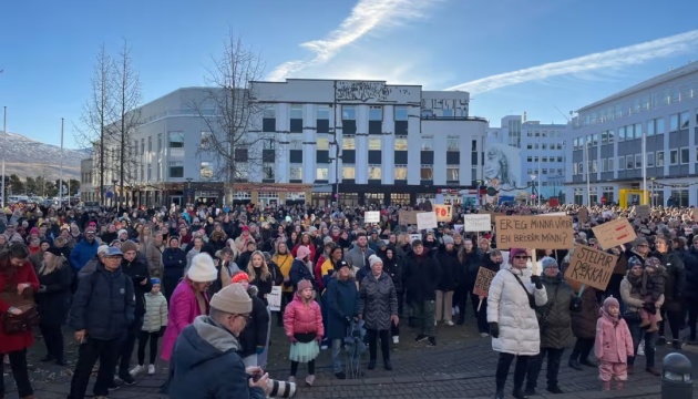 Прем’єрка Ісландії бере участь у жіночому страйку проти гендерної нерівності в оплаті праці