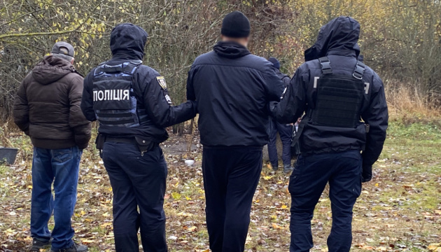 На Чернігівщині у наркоторговця знайшли автомати, сотні набоїв та 20 гранат