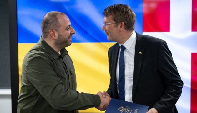 Умєров обговорив з міністром оборони Данії пришвидшення передачі Україні F-16