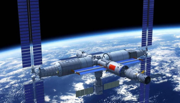 Китай пропонує іноземним астронавтам працювати на його космічній станції і разом летіти на Місяць 