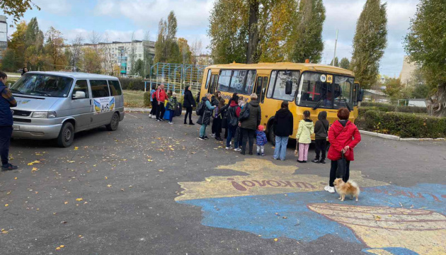 З Донеччини евакуювали ще 45 цивільних