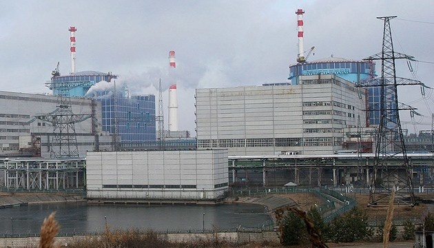 Verwaltungsgebäude von Atomkraftwerk Chmelnyzkyj durch russischen Drohnenangriff beschädigt