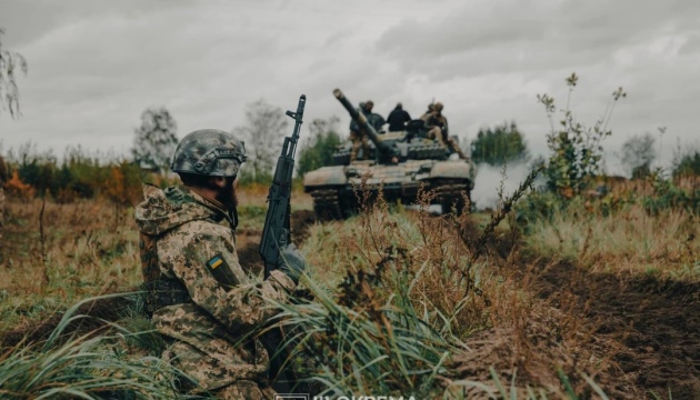 Militares rusos intentan atacar en cinco direcciones, no tienen éxito