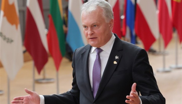 Presidente de Lituania pide al mundo que busque el retorno de los niños ucranianos