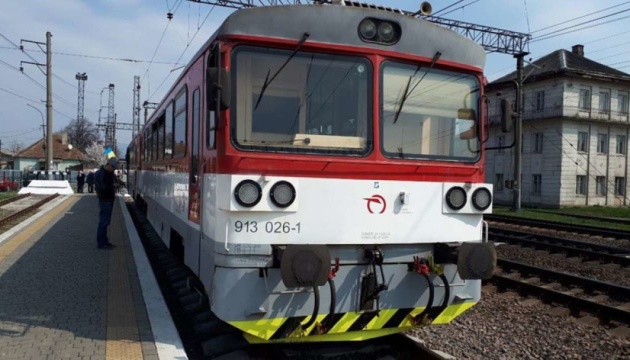 У потягах Мукачево - Кошице в пікові періоди удвічі збільшують кількість місць