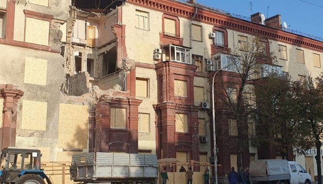 У Запоріжжі під загрозою руйнування фасадна стіна будинку, в який влучила ракета