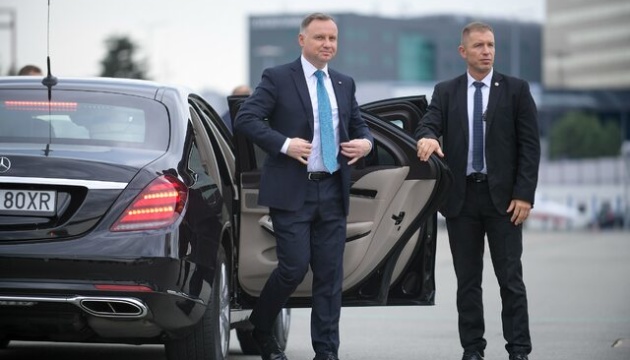 У Польщі не виключають «російського сліду» у «жучку» в автомобілі охорони Дуди