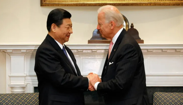Байден переконуватиме Сі Цзіньпіна відновити лінії зв’язку між військовими США й Китаю - Білий Дім