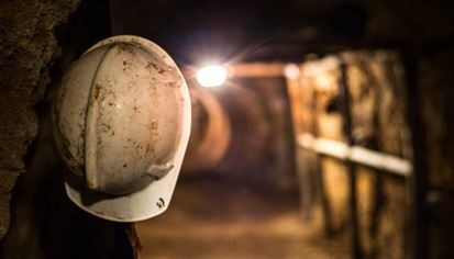 У Хрустальному на Луганщині загарбники ріжуть на метал одну із найсучасніших шахт