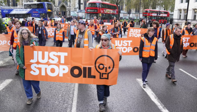 У Лондоні на акції біля парламенту затримали понад 60 екоактивістів