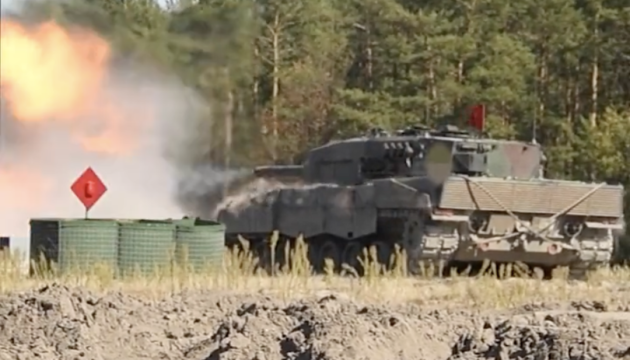 Канадські військові показали, як навчають українських танкістів