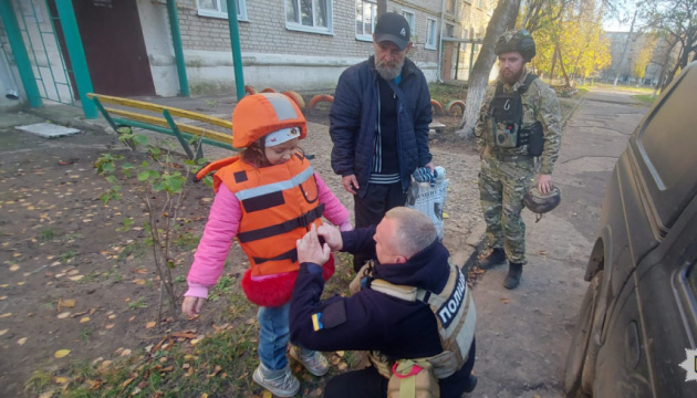 12 Kinder aus Bezirk Kupjansk in Region Charkiw evakuiert