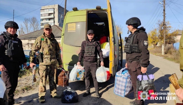 З Куп'янського району за добу евакуювали 32 людей, з них половина - діти