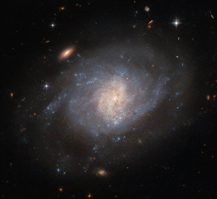 Космічний телескоп Hubble показав спіральну галактику у сузір’ї Кита