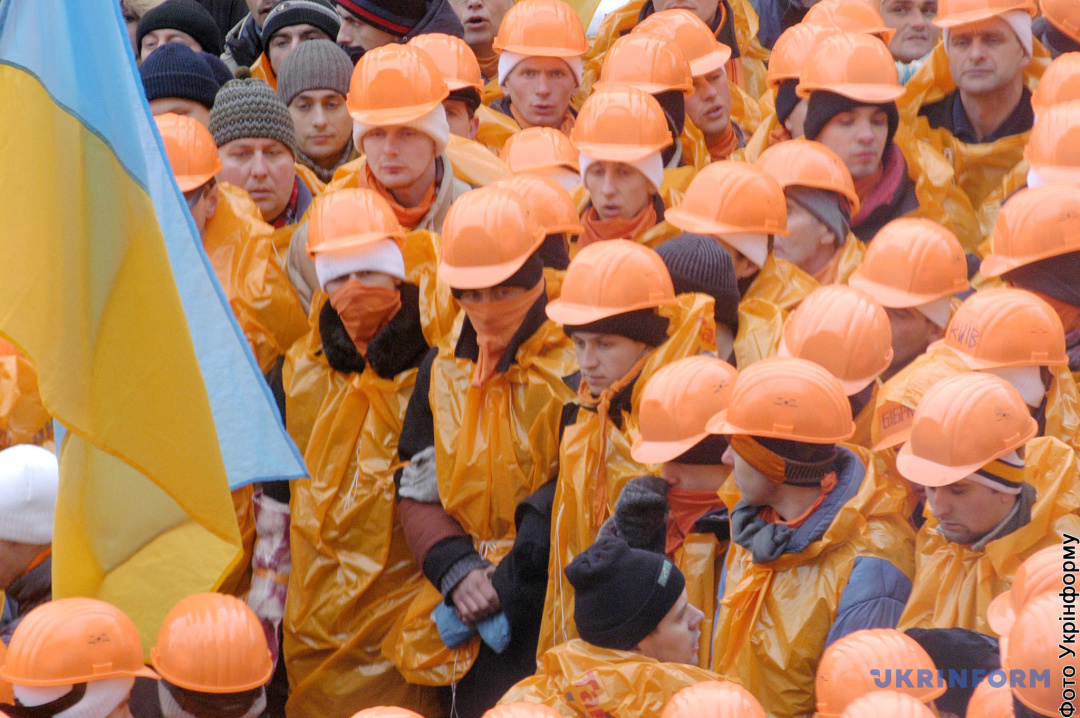 Мітингувальники біля Верховної Ради у Києві, 1 грудня 2004 року. / Фото: Володимир Тарасов