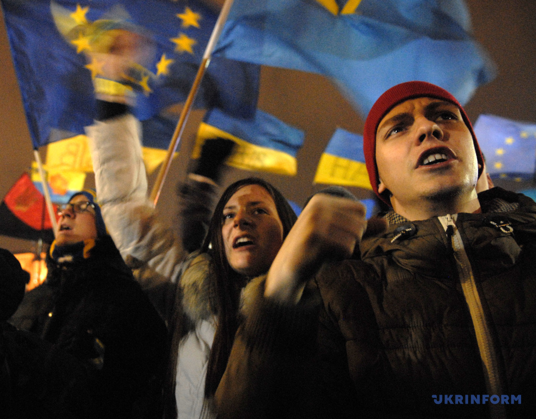 Учасники мітингу на підтримку підписання Угоди про асоціацію між Україною та Європейським Союзом, Київ, 28 листопада 2013 року. / Фото: Олег Петрасюк