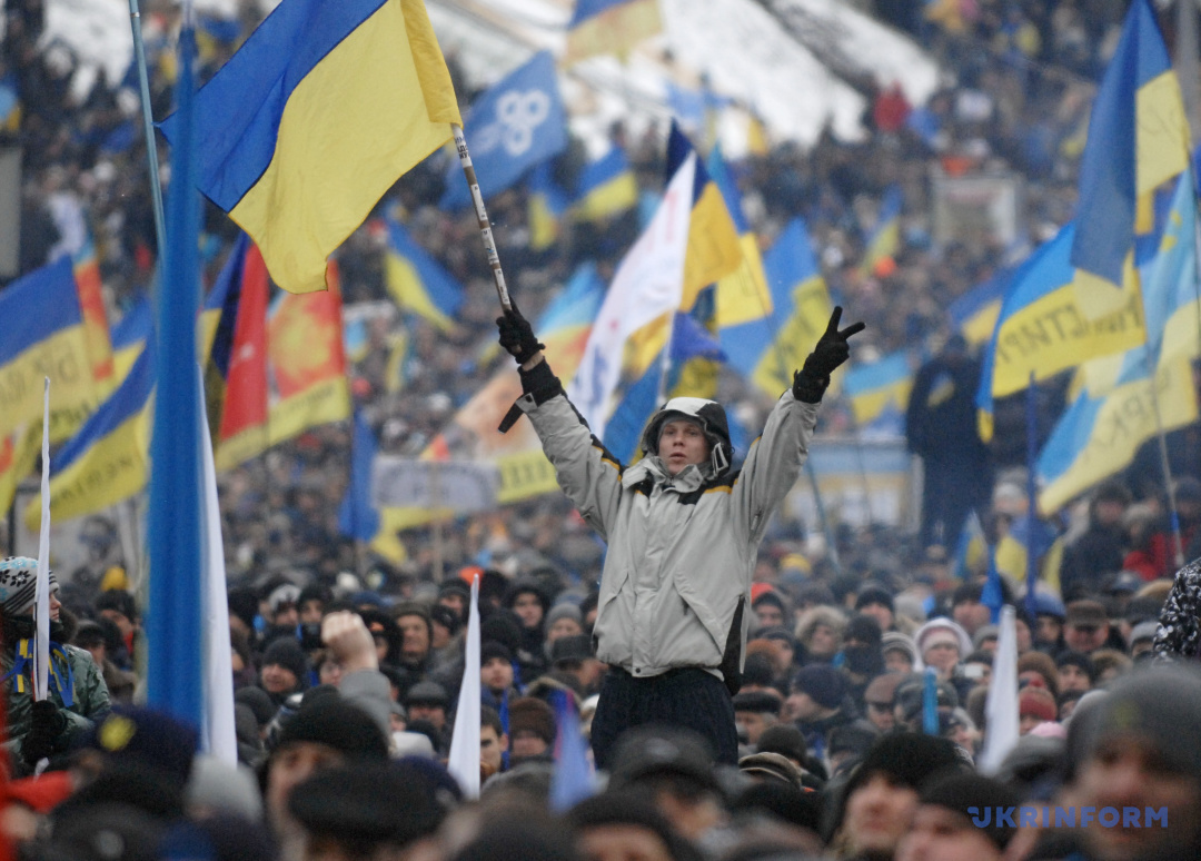 Учасники народного віча щодо євроінтеграції України в центрі столиці, 8 грудня 2013 року. / Фото: Олег Петрасюк