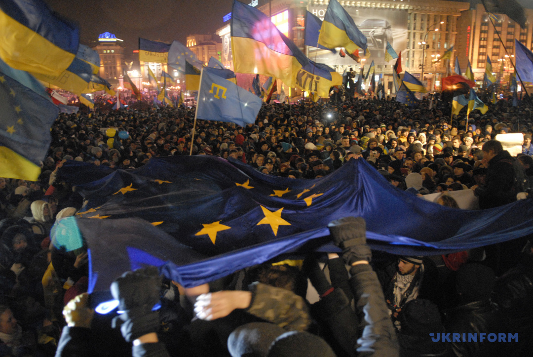 Participants à un rassemblement en soutien à la signature de l'accord d'association entre l'Ukraine et l'Union européenne, Kyiv, le 28 novembre 2013. / Photo : Oleg Petrasyuk