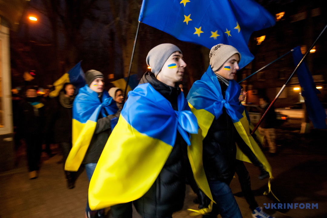 Participants à une manifestation en faveur de l'intégration européenne, Zaporijia, le 6 décembre 2013. / Photo : Dmytro Smolyenko