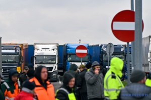 У чергах на в’їзд в Україну із Польщі - близько 2,4 тисячі вантажівок