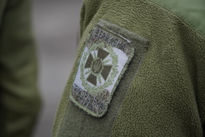 Grenzsoldaten greifen mit FPV-Drohnen feindliche Infanterie in Wowtschansk an