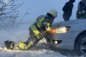 На Одещині рятувальники за ніч витягли зі снігових заметів 145 авто