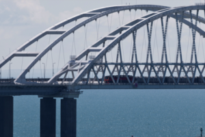 Unwetter zerstört Schutzbarrieren vor der Krim-Brücke