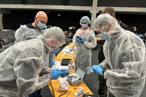 Поліція Києва отримала лабораторії для експрес-аналізу ДНК