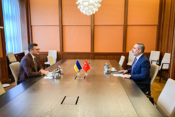 Ministros de Asuntos Exteriores de Ucrania y Turquía discuten la seguridad en la región del Mar Negro
