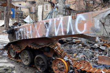Fuerzas ucranianas eliminan a 880 invasores rusos en el último día