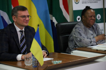 Ucrania invita a Sudáfrica a participar en la Cumbre de la Paz Global