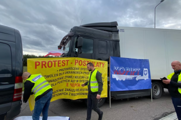 Polish carriers continue to block three checkpoints