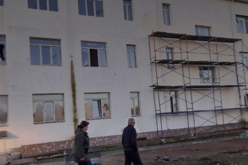Guerre en Ukraine : Deux établissements d’enseignement endommagés visés par des frappes russes dans la région de Kherson