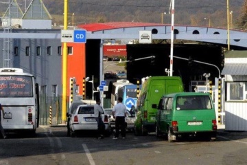 Slovak hauliers block border with Ukraine for one hour
