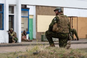 Canadian military shows Ukrainians being taught tactical combat casualty care