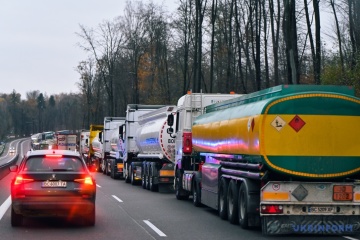 An Grenze zu Polen stauen sich rund 3.000 Lastwagen